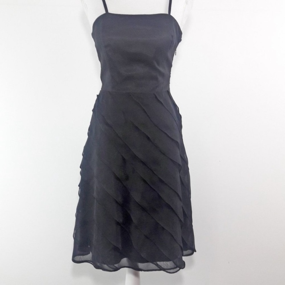 WHITE HOUSE BLACK MARKET  Black Party Dress SZ 2